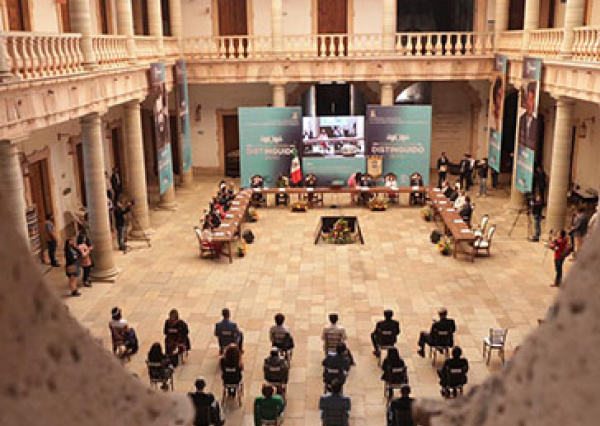 Reconocen como “Guanajuatenses Distinguidos” a integrantes de la comunidad UG 