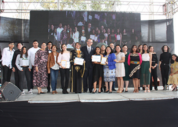 Celebran décimo aniversario del concurso Institucional de Canto en el Colegio del Nivel Medio Superior