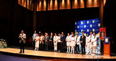 En un encuentro con identidad universitaria, comunidad egresada de Medicina celebra 77 años de historia 