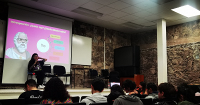 “Yo reivindico totalmente la literatura como una herramienta política para contar nuestras propias historias”: Dahlia de la Cerda