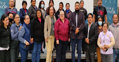 Agradecen a la Maestra Elvira Hilda Acosta Tovar su aporte al Departamento de Enfermería 