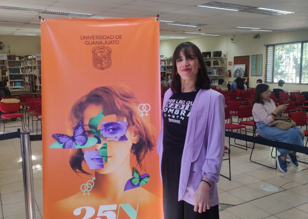 “La historia única de ser mujer disca” por Sofía Torres: una voz que resuena en la ENMS Irapuato en el marco del 25N