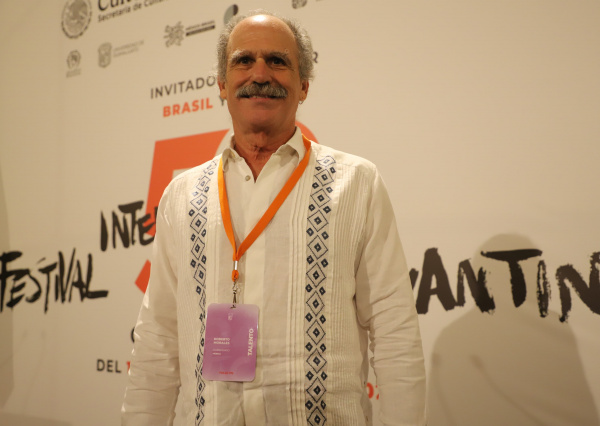 Roberto Morales Manzanares recibe la Presea Eugenio Trueba Olivares 