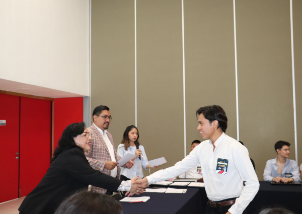 Cierra exitosamente el Programa Apolo de Desarrollo Estudiantil  