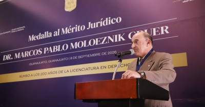 UG entrega la Medalla al Mérito Jurídico al Dr. Marcos Pablo Moloeznik Gruer