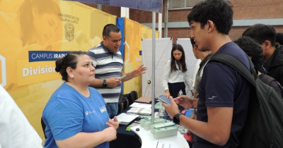 Inicia recorrido de la Feria Profesiográfica Itinerante 2026 por las Escuelas de Nivel Medio Superior de la UG