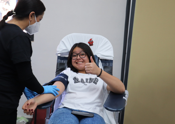 Generosidad de estudiantes UG presente en la campaña de donación altruista de sangre