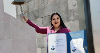 Se entregan títulos a comunidad egresada de licenciaturas y maestrías de la DICIS de la UG