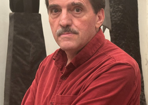 Otorgan el VIII Premio Jorge Ibargüengoitia de Literatura al escritor Enrique Serna