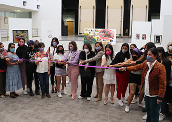 Universitarias participan de la muestra artística “Voces, mujeres y fuerza…” 