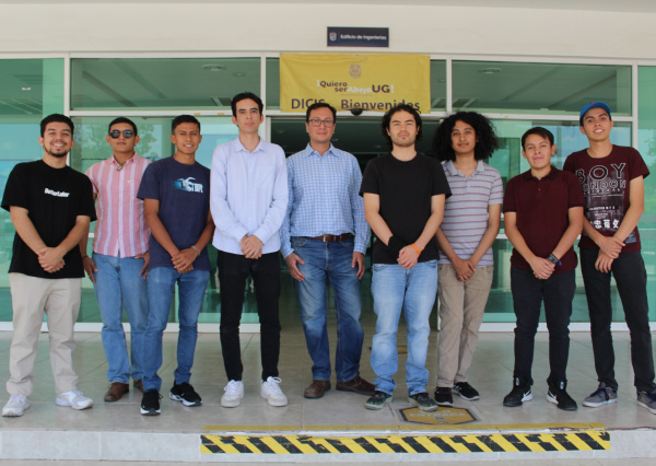 Estudiantes UG de la Sociedad de Automatización Robótica pasan a la fase nacional en la Olimpiada de Ciencia y Tecnología