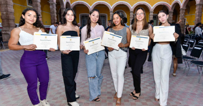 Finalizan cursos de idiomas en Campus León UG 