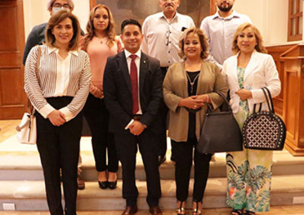 Presentan en la UG “Legalismo y Constitucionalismo” de la autoría del Dr. Mora Sifuentes