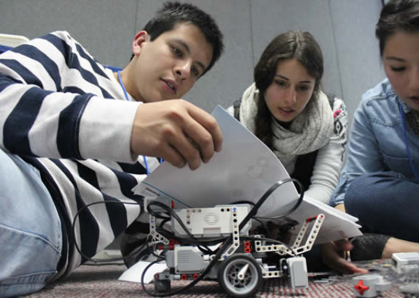 Estudiantes y docentes del CNMS participan con éxito en el programa piloto “Yo inventor”