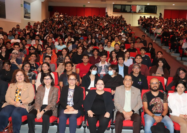 Recibe Campus Guanajuato de la UG a 899 nuevas abejas