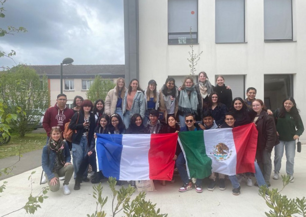 Comunidad UG realizó intercambio con el Liceo Sainte Marguerite de Chambray 