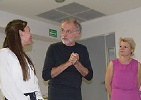 El cineasta Piotr Dumala conversa con estudiantes y muestra sus cortometrajes de ficción en Irapuato 