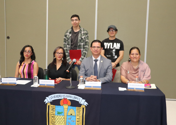 Campus Guanajuato UG entrega premios “Elena Torres Cuéllar” y “Correcaminos”