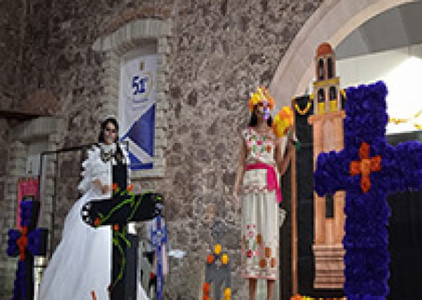 Celebran tradición del Día de Muertos en la ENMS de Guanajuato