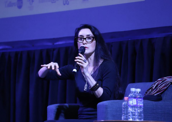 Avelina Lésper habla en la UG de “El fraude del arte contemporáneo” 