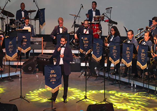 Noche de gala con la Big Band de la UG en homenaje a un soberano: José José