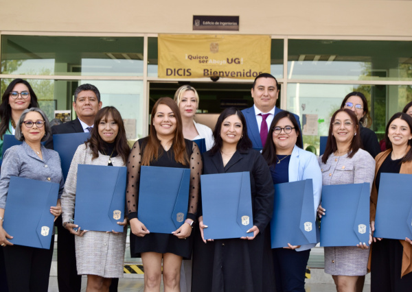 Entregan títulos a la comunidad egresada de la Maestría en Docencia Universitaria para la Educación Digital