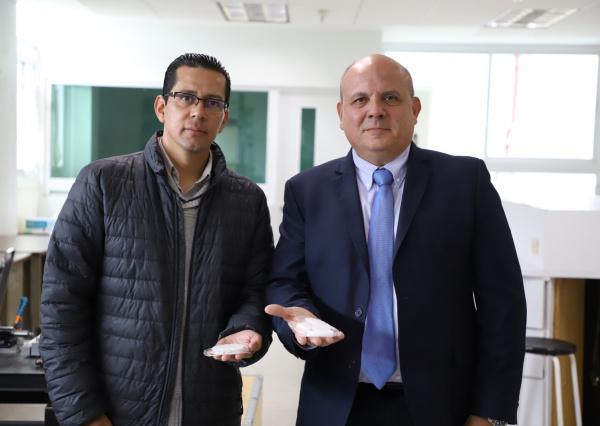 UG patenta inserto estructurado tridimensionalmente para prótesis de articulaciones