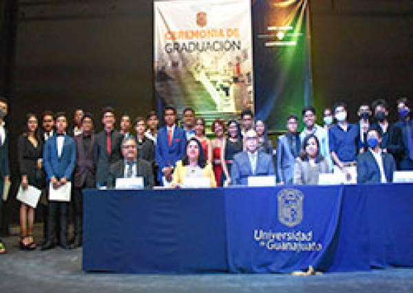 ENMS de Irapuato realiza ceremonia de fin de cursos