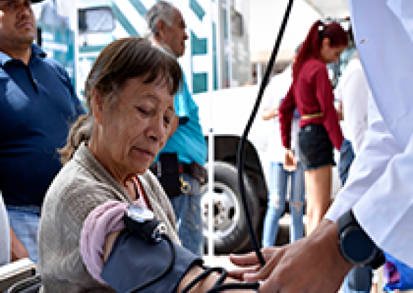 Comunidad UG participa en Feria de la Salud para prevenir y controlar enfermedades cardio-metabólicas 