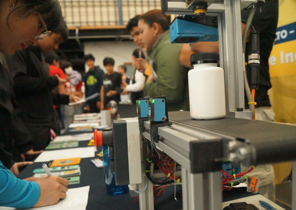 UG reconoce el Pase Regulado como motor de formación universitaria en Feria Profesiográfica Itinerante en la ENMS Guanajuato