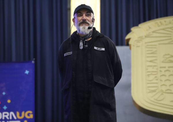 José Luis Pinheiro dio cátedra en la UG sobre un futuro de cambio