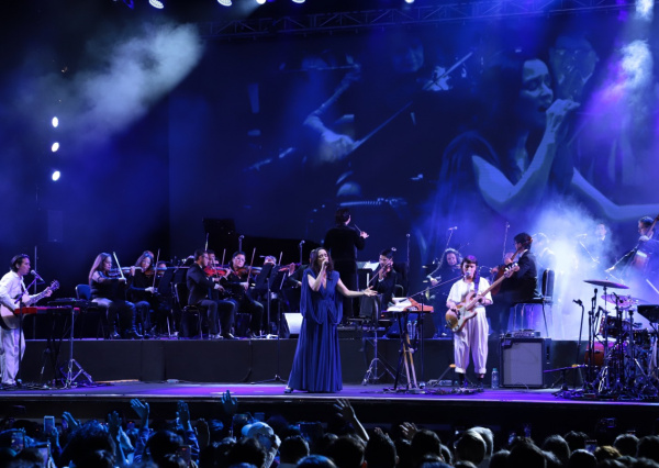 La OSUG y Julieta Venegas conquistan al público del 53 FIC