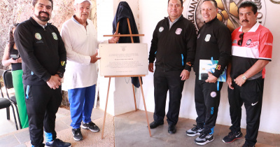 Develan placa en honor a Oscar Urquiza Aguilar por su contribución al deporte en Guanajuato
