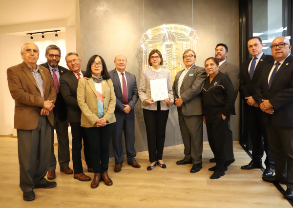 Designan Rectora General de la UG a la Dra. Claudia Susana Gómez López 