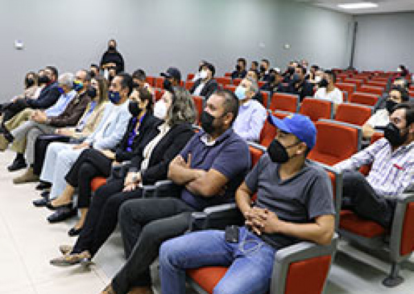 Imparten plática sobre “Paternidad con ciencia y paciencia”