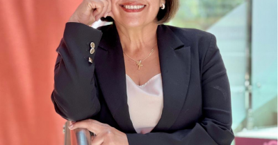 La Dra. Adriana Martínez habla a comunidad UG sobre disrupción en la industria automotriz con la electromovilidad y la industria 4.0