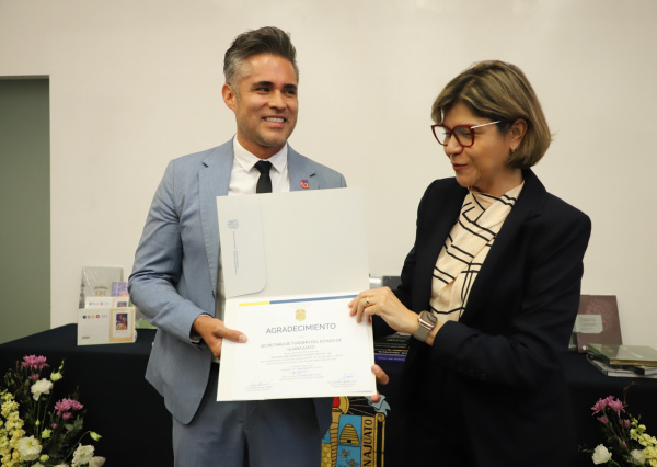 Secretaría de Turismo del Estado de Guanajuato dona acervo bibliográfico turístico a la UG 