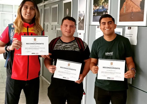 Estudiantes de DICIS comparten su visión de la luz en su papel vital en la vida cotidiana 