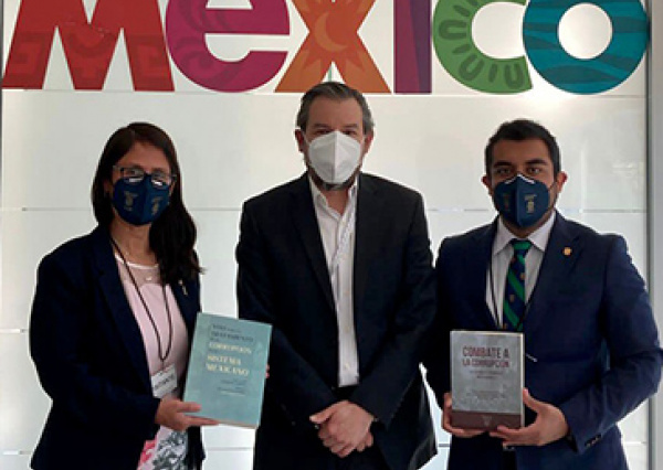 Entregan al Sistema Nacional Anticorrupción tratados académicos UG en la materia