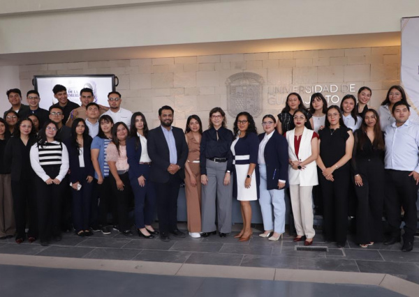 Comunidad UG celebra y reconoce a la Enfermería como una profesión pertinente y necesaria