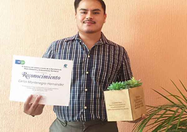 Premian trabajo a favor del medio ambiente de egresado UG