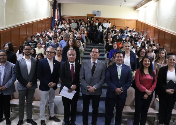  Realizan jornada académica en la UG para reflexionar sobre la importancia de la conservación de los glaciares 