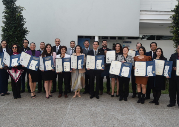 Entregan títulos a la primera generación de la Maestría en Docencia Universitaria para la Educación Digital