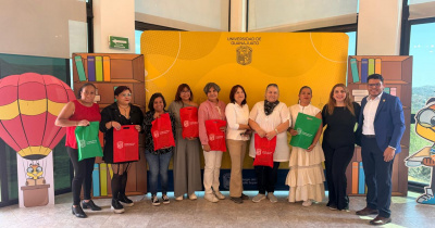Se realiza la entrega de libros de la colección “25 para 25” a las y los enlaces de Fomento de Prácticas Lectoras del CNMS