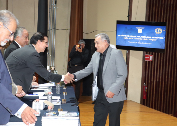 Conmemora aniversario de egreso de Ingeniería de Minas generación “Antonio Nieto Vargas”