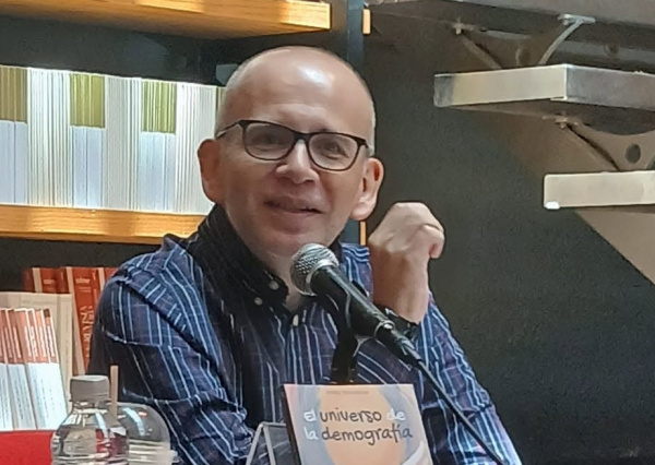 El Dr. Daniel Vega Macías impulsa la divulgación de la demografía desde la UG