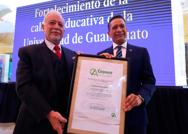 Destaca COPAES la entrega del “Reconocimiento Fénix” a la UG