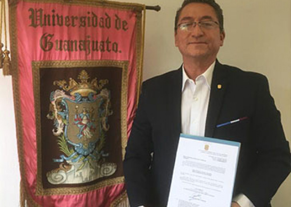 Designan como Director de la ENMS Salvatierra al Mtro. Francisco Javier Vaca González