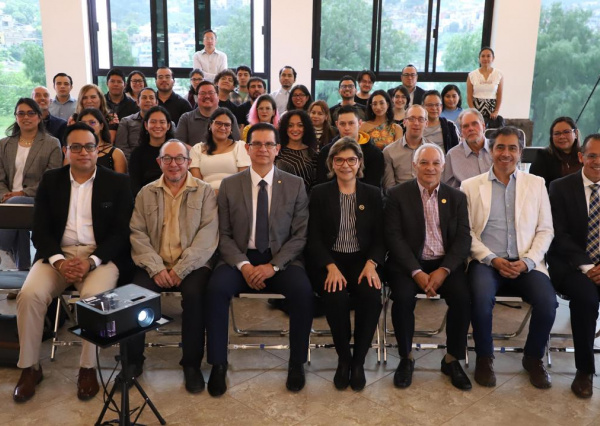 Conmemoran 30 aniversario del Departamento de Astronomía de la UG