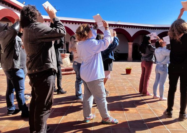 A través de la lectura, fomentan vínculos con la sociedad